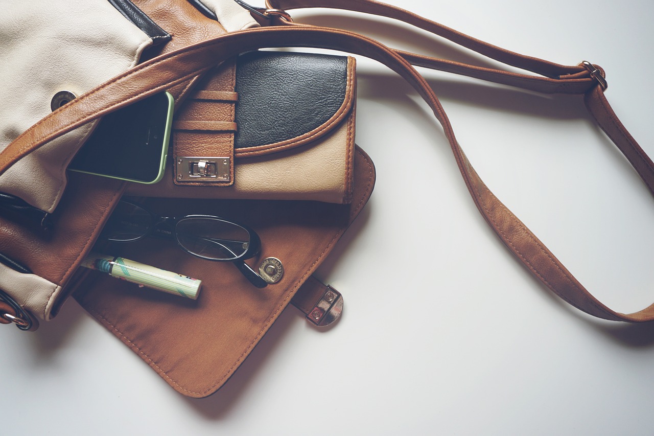 You are currently viewing Authentic designer handbags and accessories.