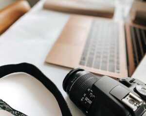 Read more about the article Business Blog Savvy Avoiding the 8 Pitfalls of Do It Yourself Blogging