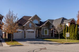 Read more about the article Flipping Houses, Flipping Homes for Quick Cash