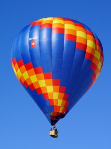 Read more about the article Grab Customers Attention With Advertising Balloons